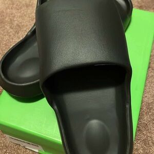 Black Women's Slippers